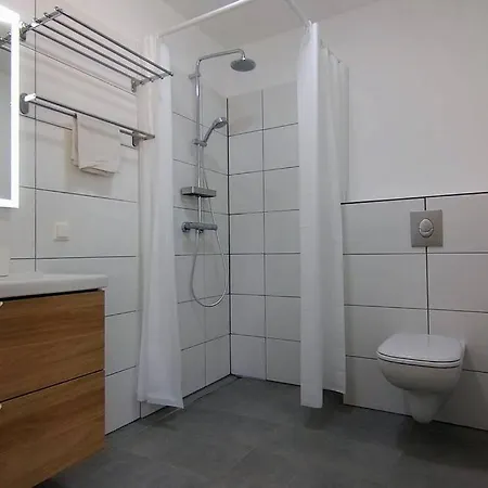 Appartement Geraeumige Mit Seezugang *