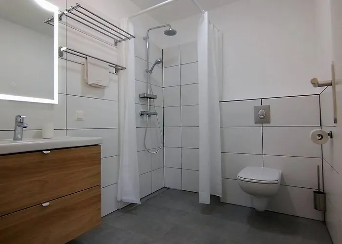 아파트 Geraeumige Mit Seezugang *