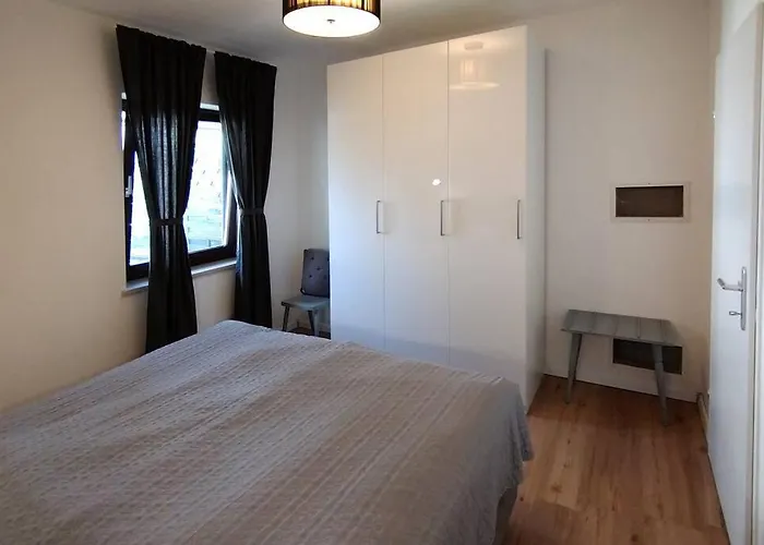 아파트 Geraeumige Mit Seezugang Altossiach